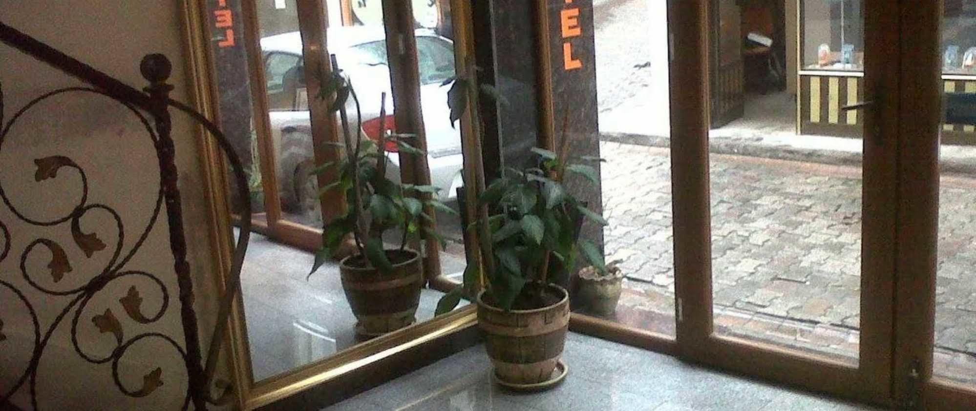 Uenver Hotel Adana Bagian luar foto